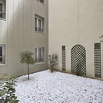 Kyriad Paris 18 - Porte De Clignancourt - Montmartre