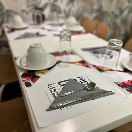 Hotel Kyriad 18 - Porte De Clignancourt - Montmartre Parigi