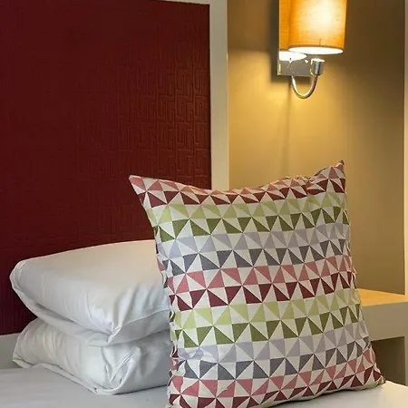 Kyriad 18 - Porte De Clignancourt - Montmartre 3* Parigi