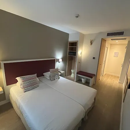 Hotel Kyriad 18 - Porte De Clignancourt - Montmartre Parigi