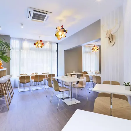 Kyriad 18 - Porte De Clignancourt - Montmartre Hotel