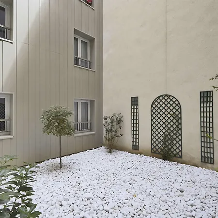 Kyriad 18 - Porte De Clignancourt - Montmartre 3* Parigi