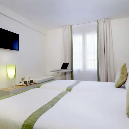 Kyriad 18 - Porte De Clignancourt - Montmartre Hotel 3*