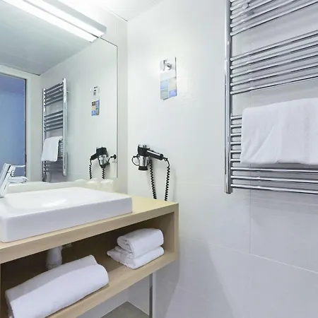 Hotel Kyriad 18 - Porte De Clignancourt - Montmartre 3*