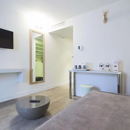 Hotel Kyriad 18 - Porte De Clignancourt - Montmartre