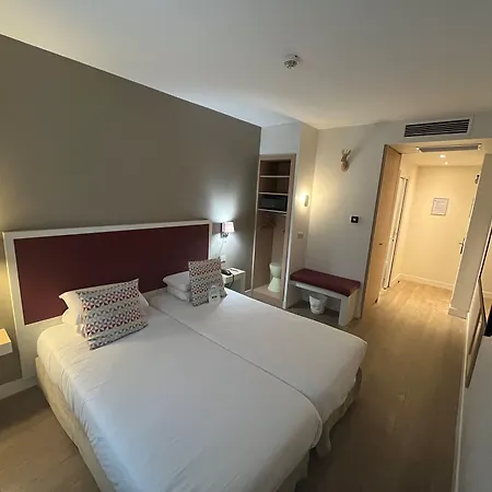 Hotel Kyriad 18 - Porte De Clignancourt - Montmartre Parigi