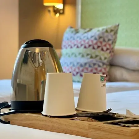 Hotel Kyriad 18 - Porte De Clignancourt - Montmartre Parigi