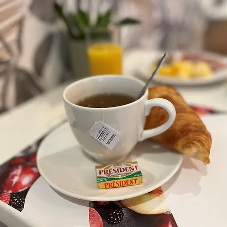 Hotel Kyriad 18 - Porte De Clignancourt - Montmartre Parigi