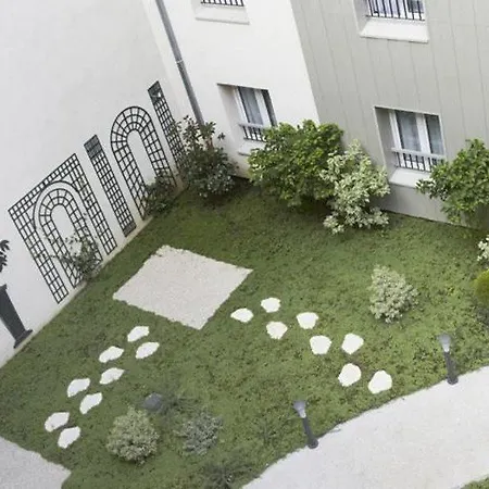 Kyriad 18 - Porte De Clignancourt - Montmartre Parigi