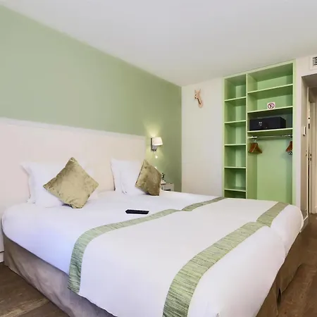 Kyriad 18 - Porte De Clignancourt - Montmartre Hotel 3*