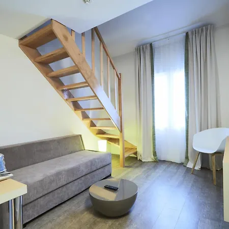 Kyriad 18 - Porte De Clignancourt - Montmartre Hotel