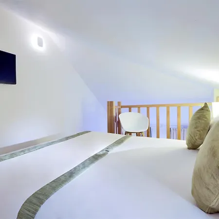 Kyriad 18 - Porte De Clignancourt - Montmartre Hotel 3*