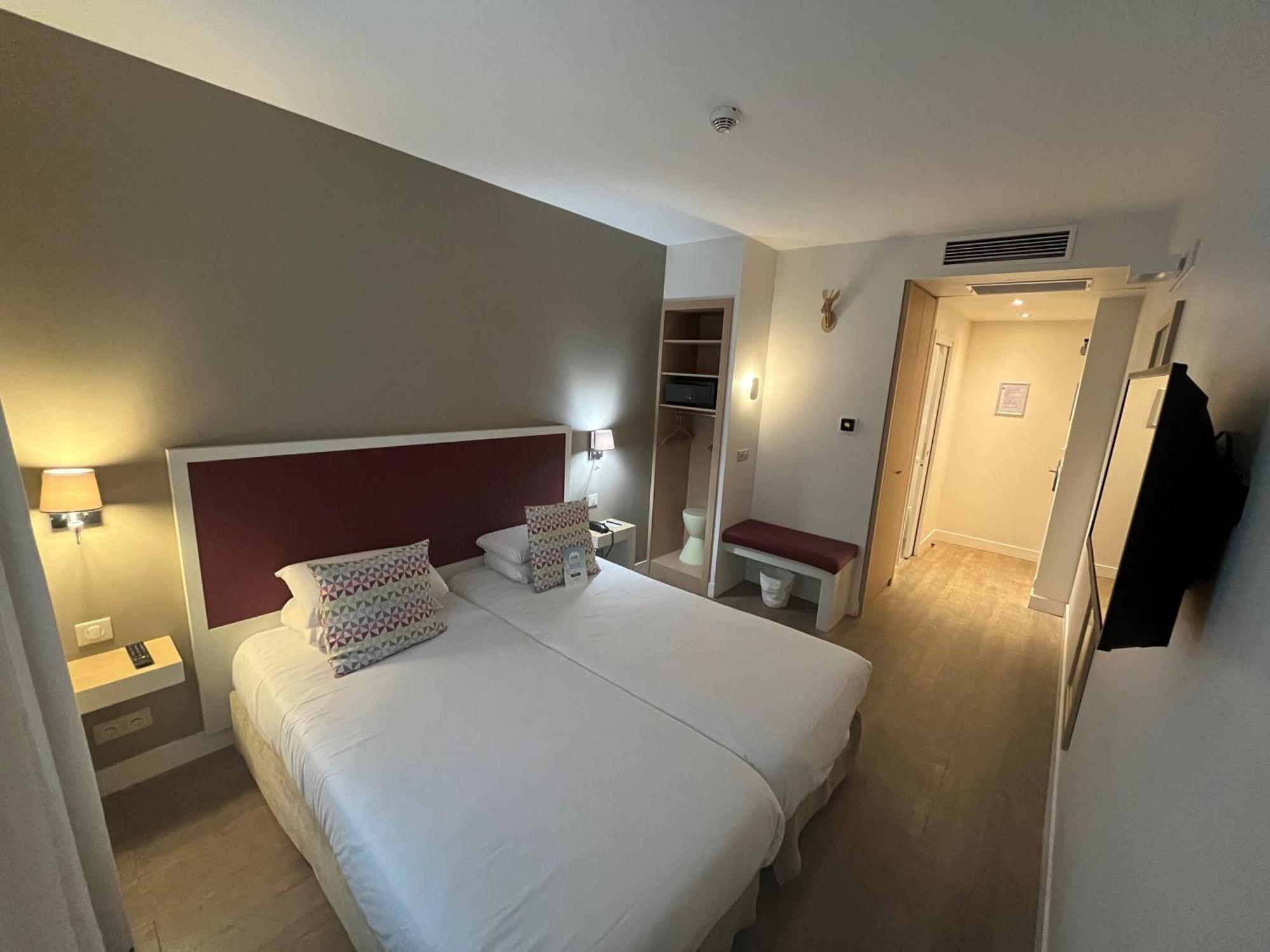 Hotel Kyriad 18 - Porte De Clignancourt - Montmartre Parigi