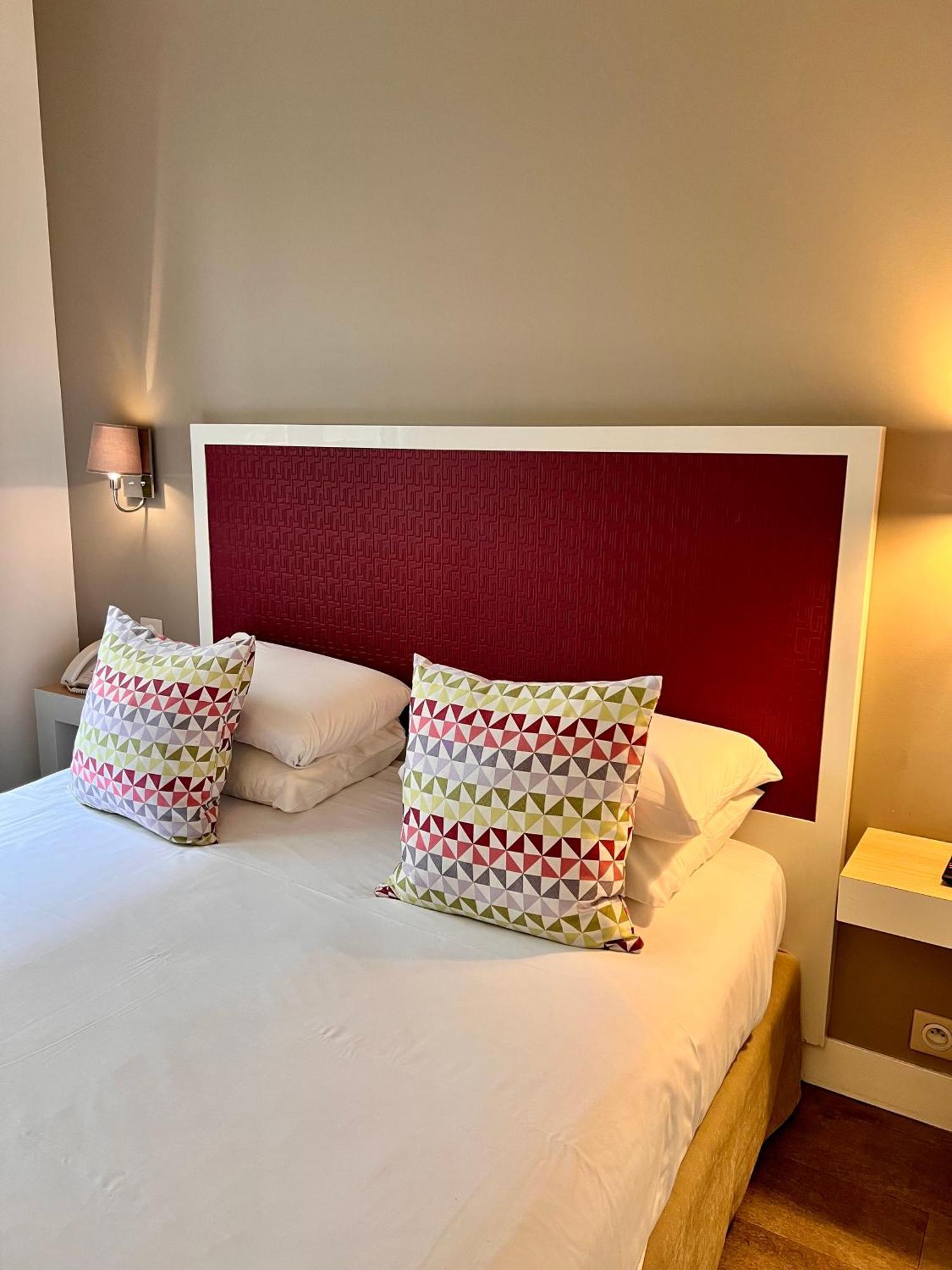 Hotel Kyriad 18 - Porte De Clignancourt - Montmartre Parigi