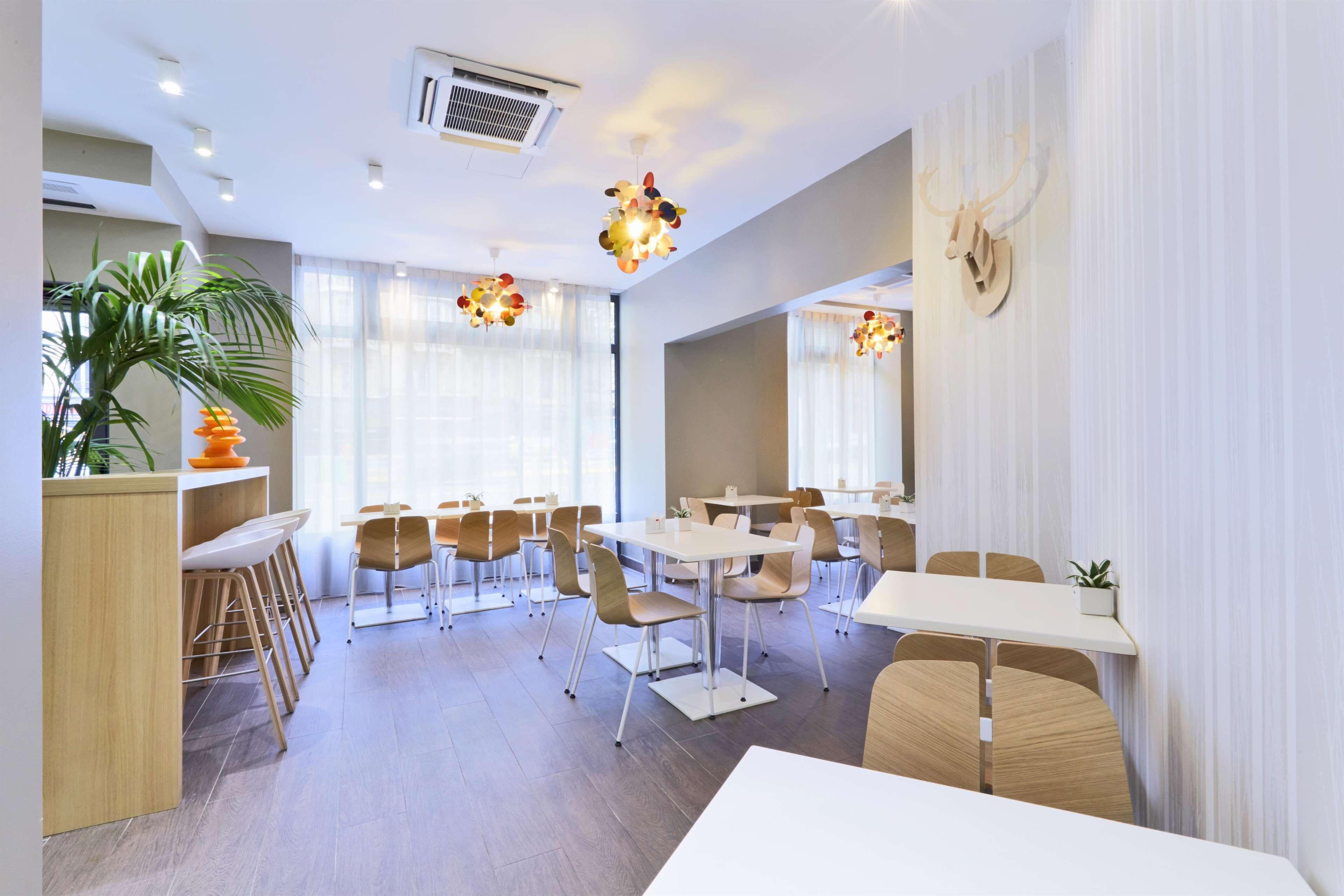 Kyriad 18 - Porte De Clignancourt - Montmartre Hotel