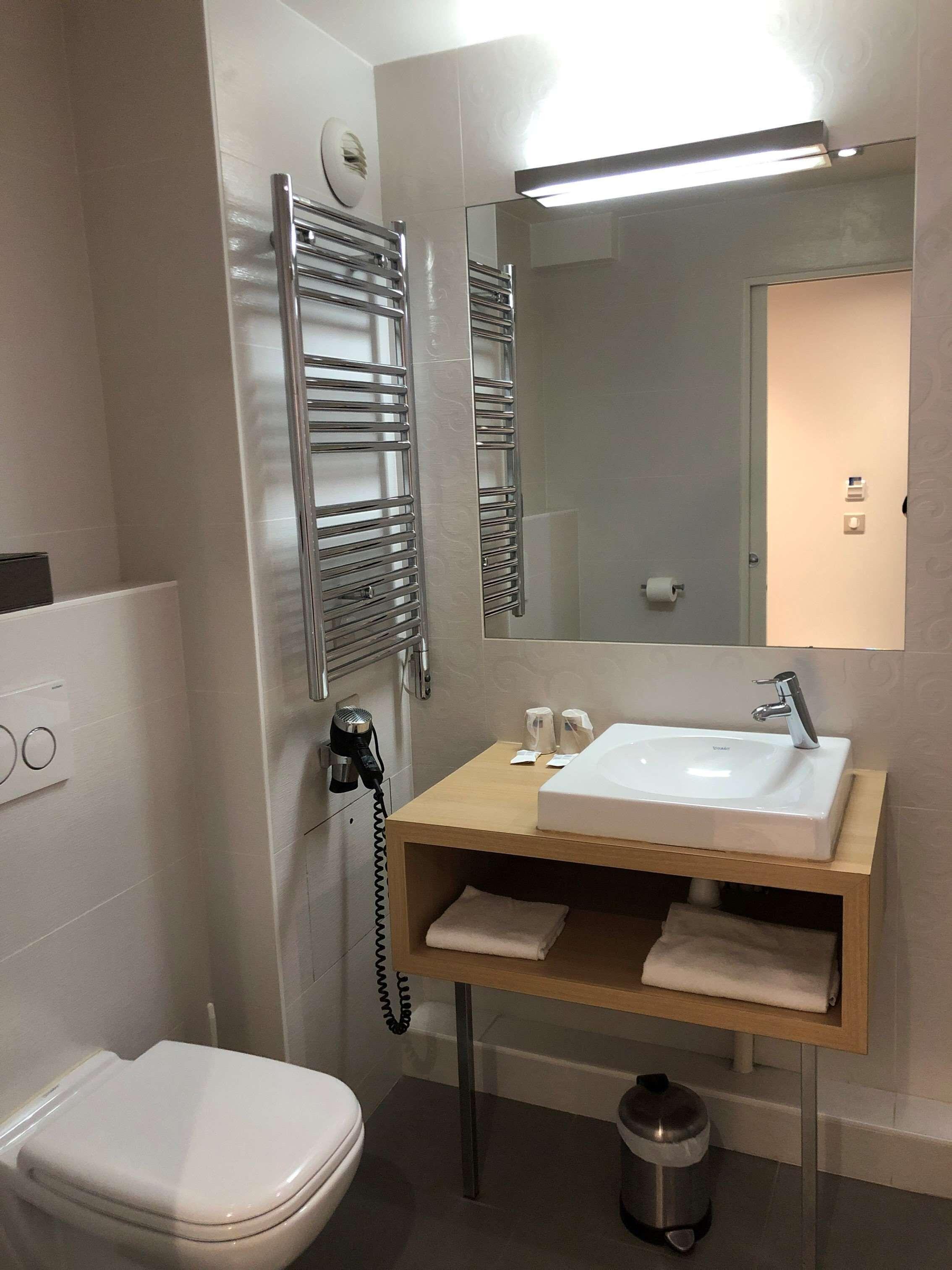 Hotel Kyriad 18 - Porte De Clignancourt - Montmartre 3*