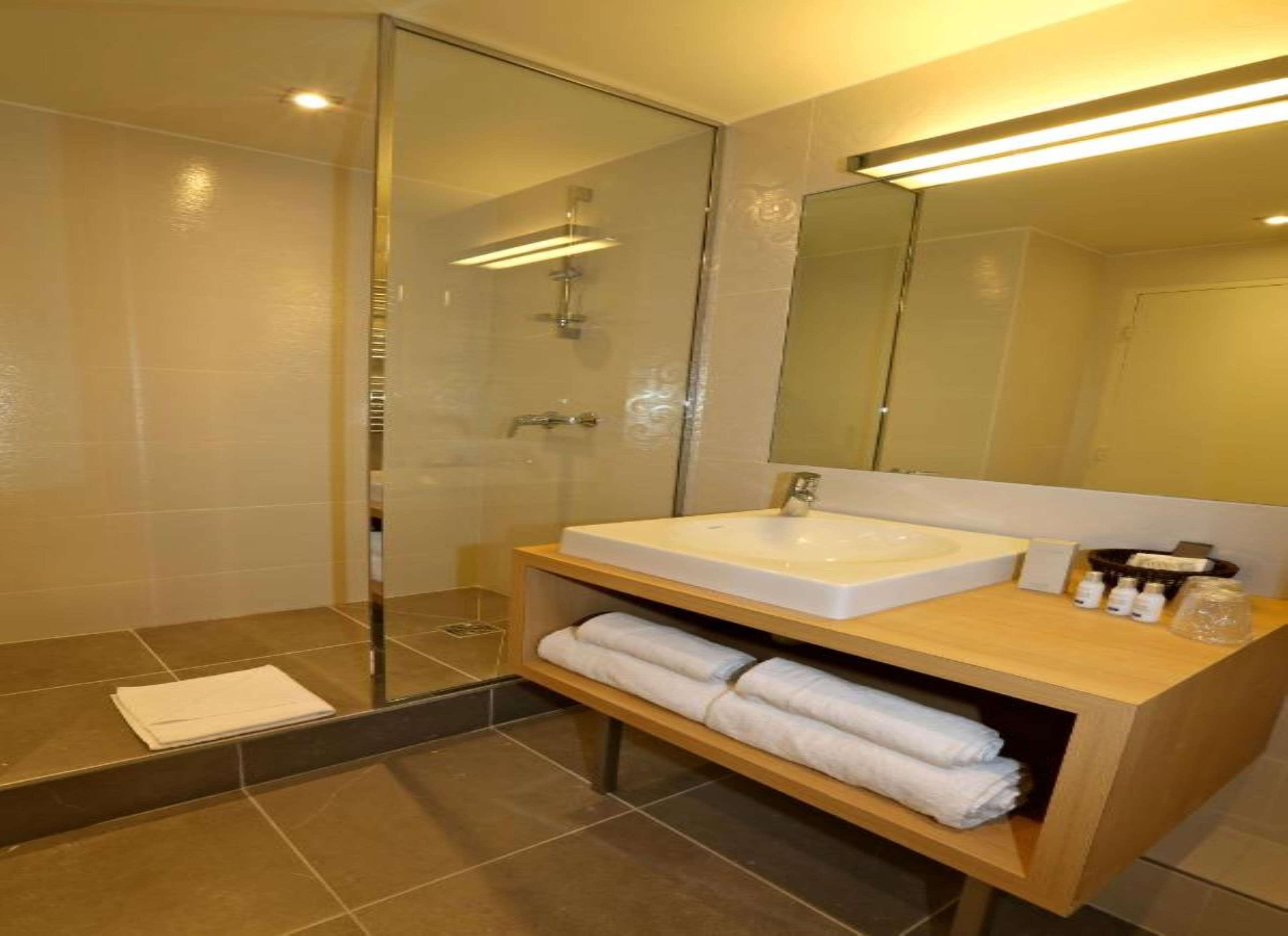 Kyriad 18 - Porte De Clignancourt - Montmartre Hotel