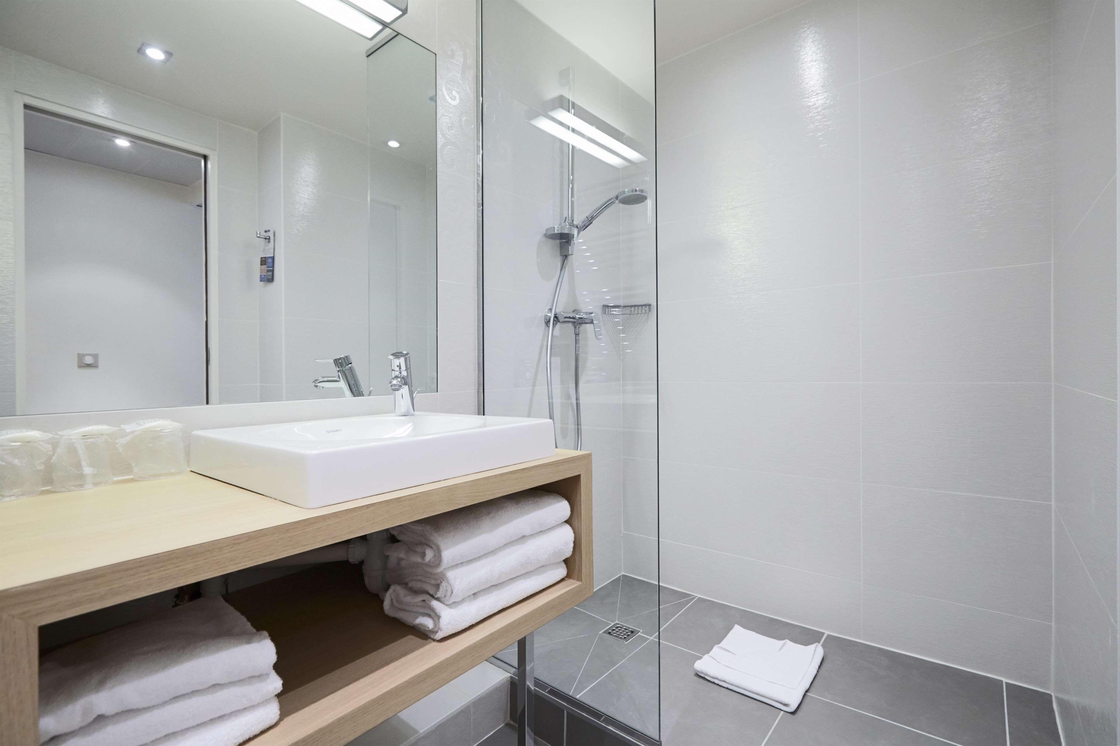 Hotel Kyriad 18 - Porte De Clignancourt - Montmartre 3*