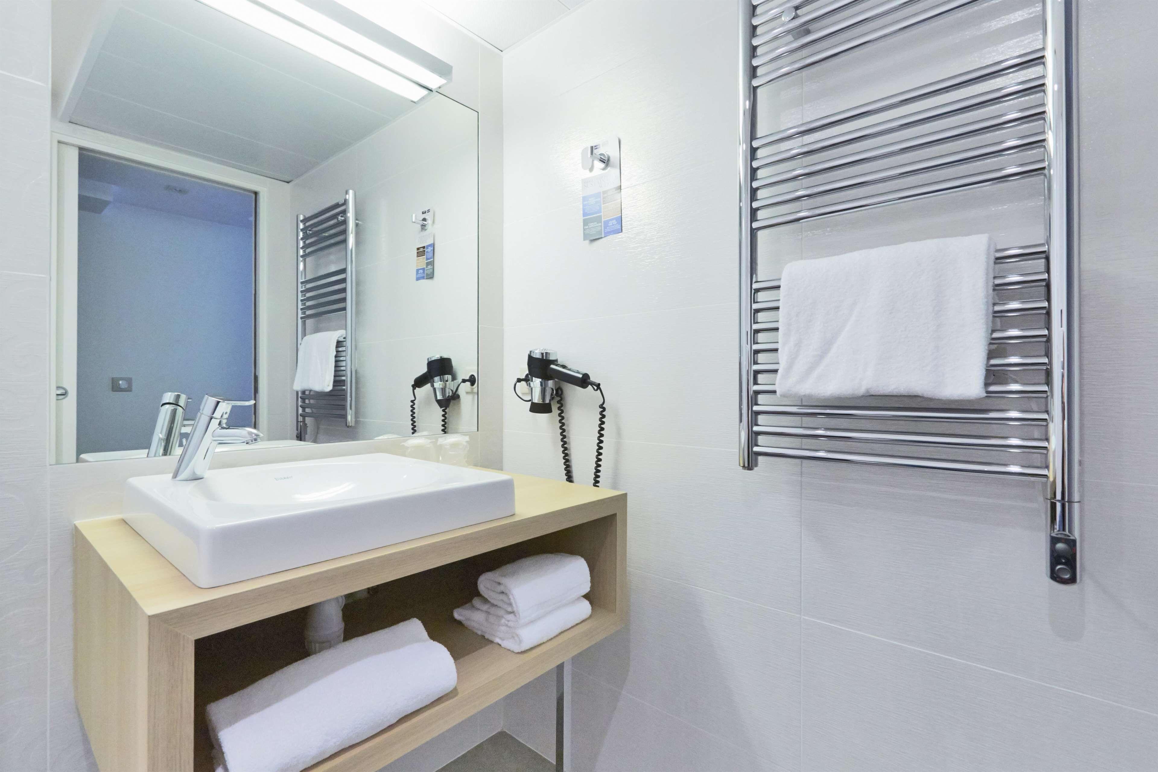Hotel Kyriad 18 - Porte De Clignancourt - Montmartre 3*