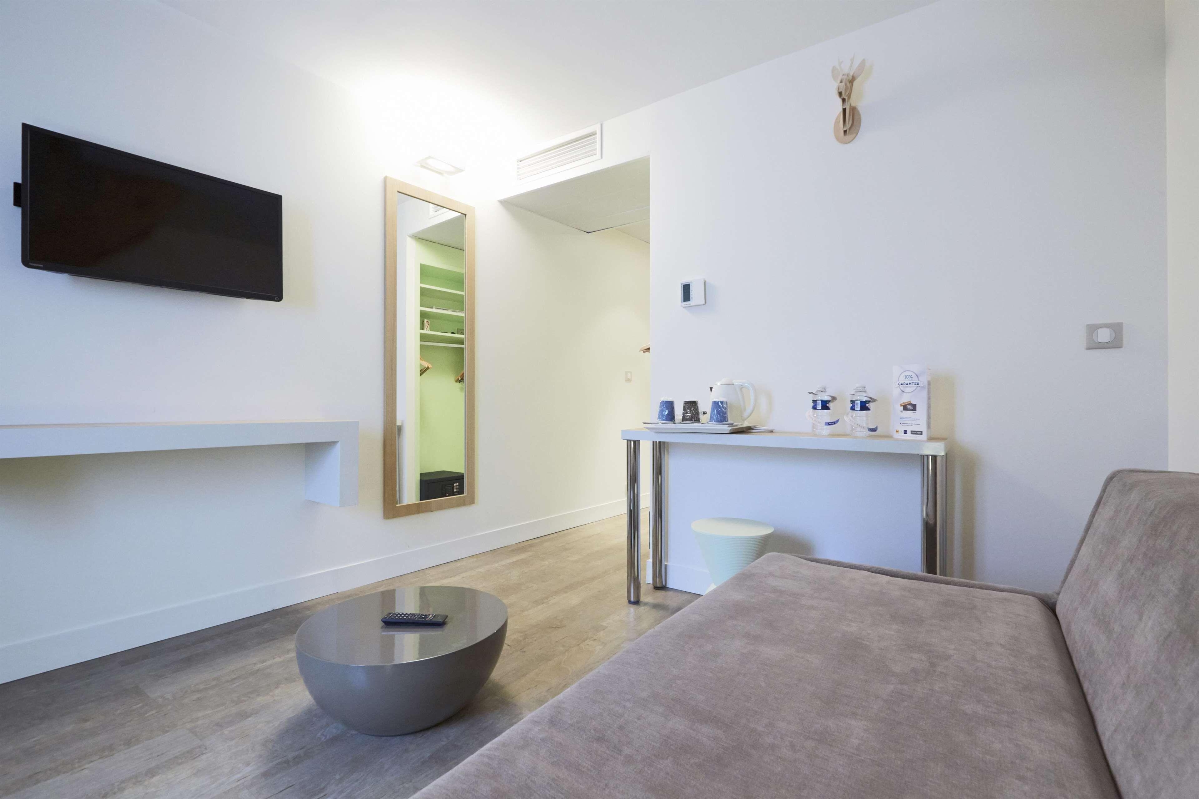 Hotel Kyriad 18 - Porte De Clignancourt - Montmartre