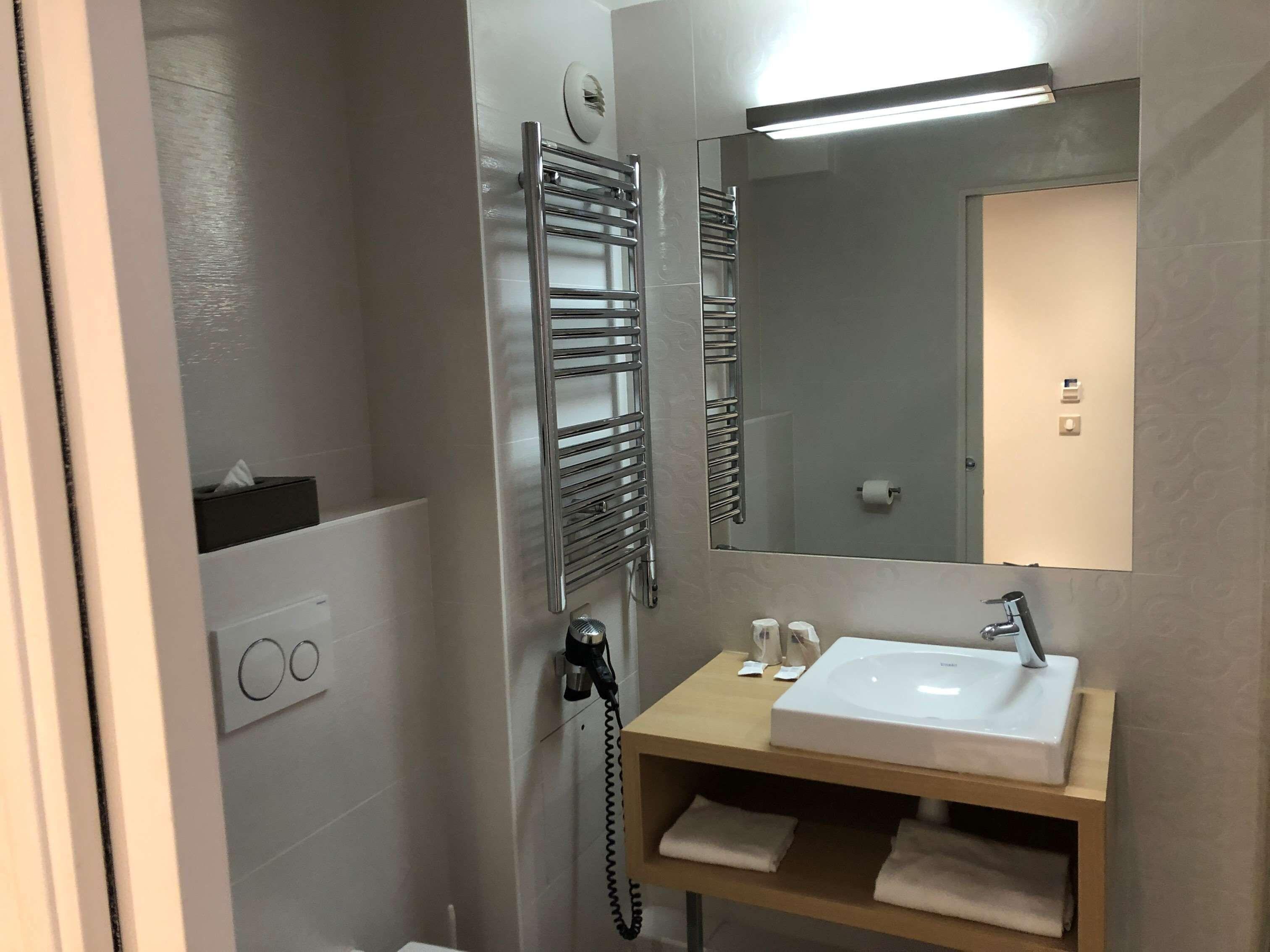 Kyriad 18 - Porte De Clignancourt - Montmartre Hotel 3*
