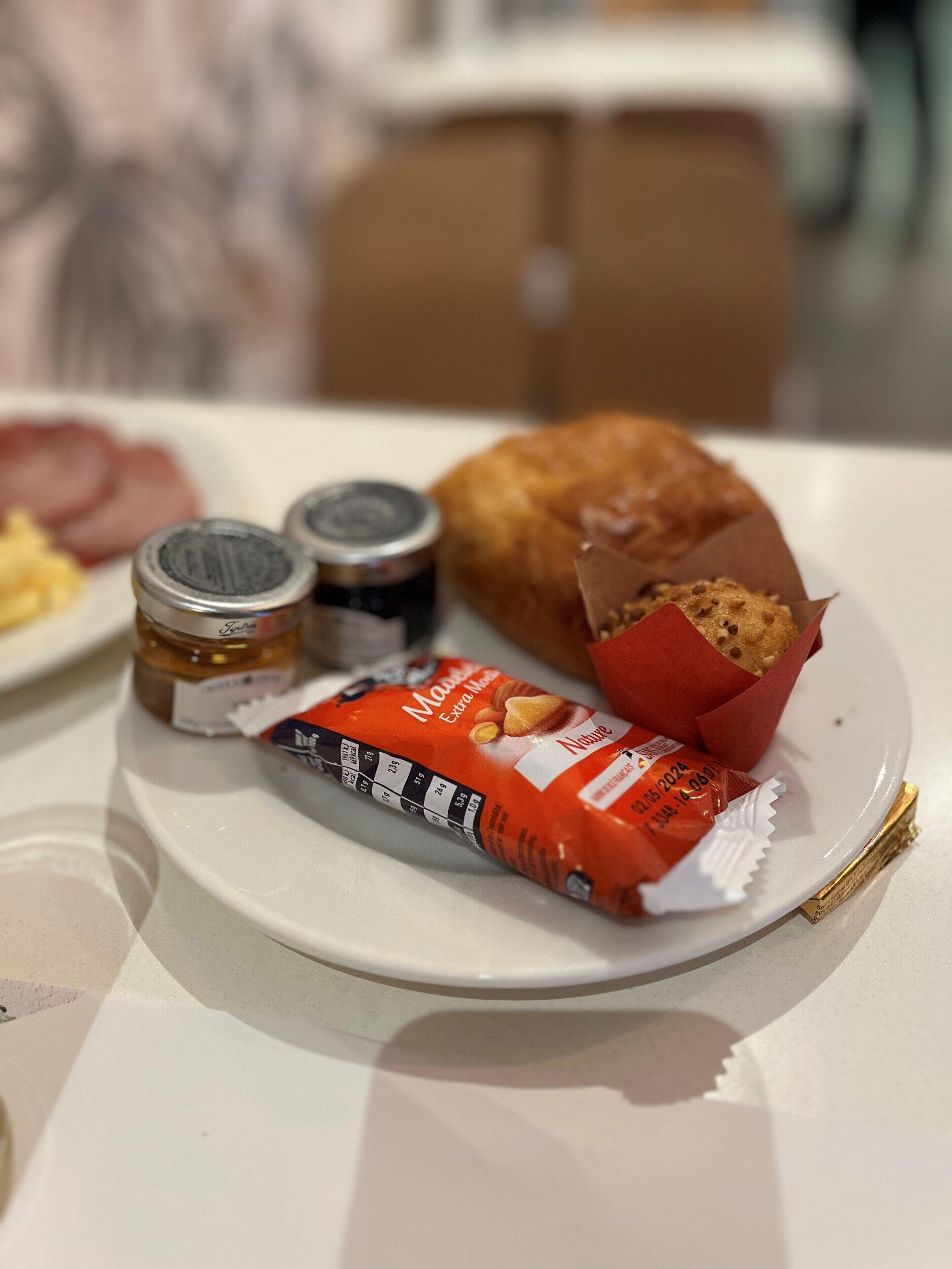 Kyriad 18 - Porte De Clignancourt - Montmartre 3*