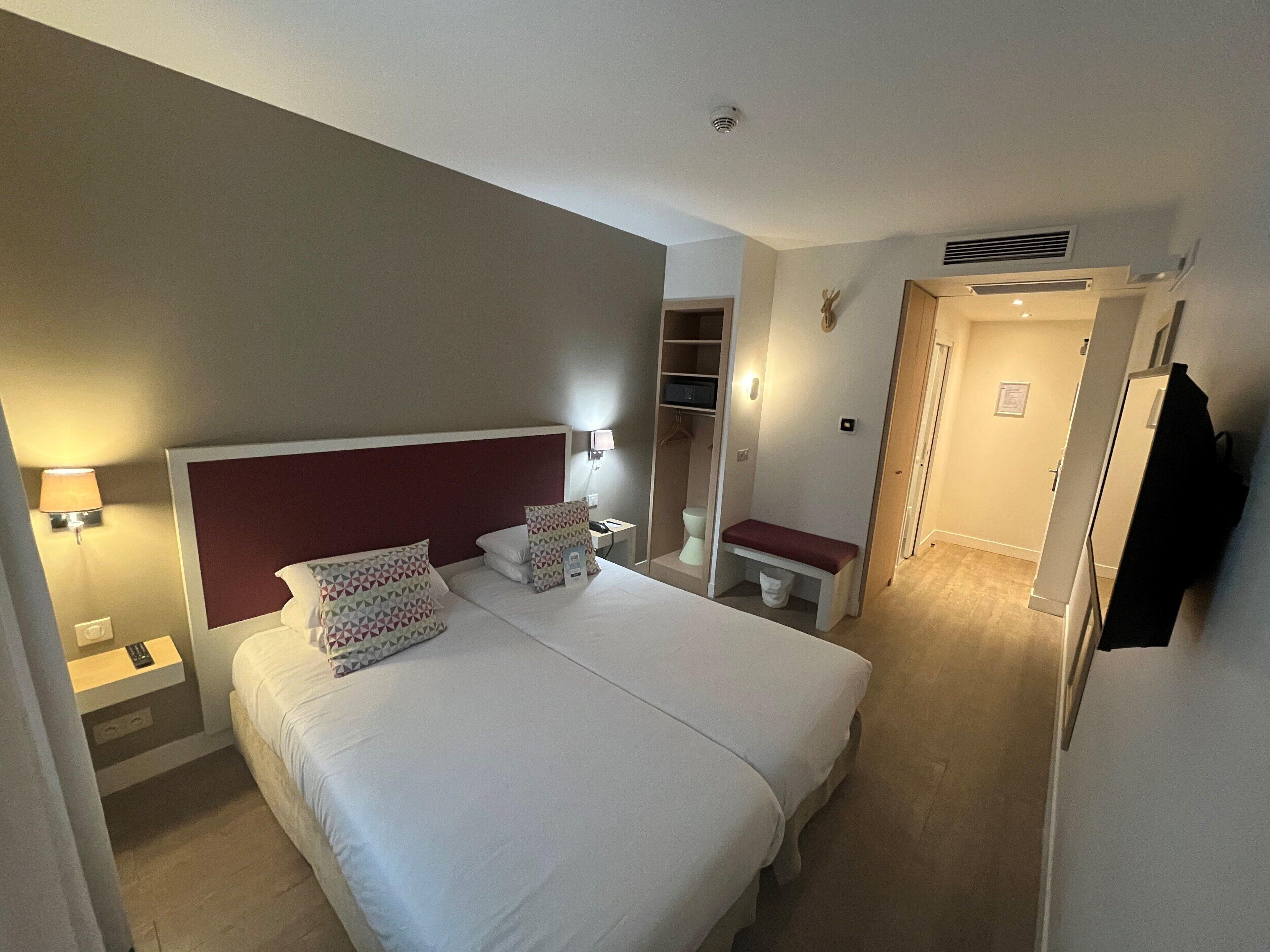 Hotel Kyriad 18 - Porte De Clignancourt - Montmartre Parigi