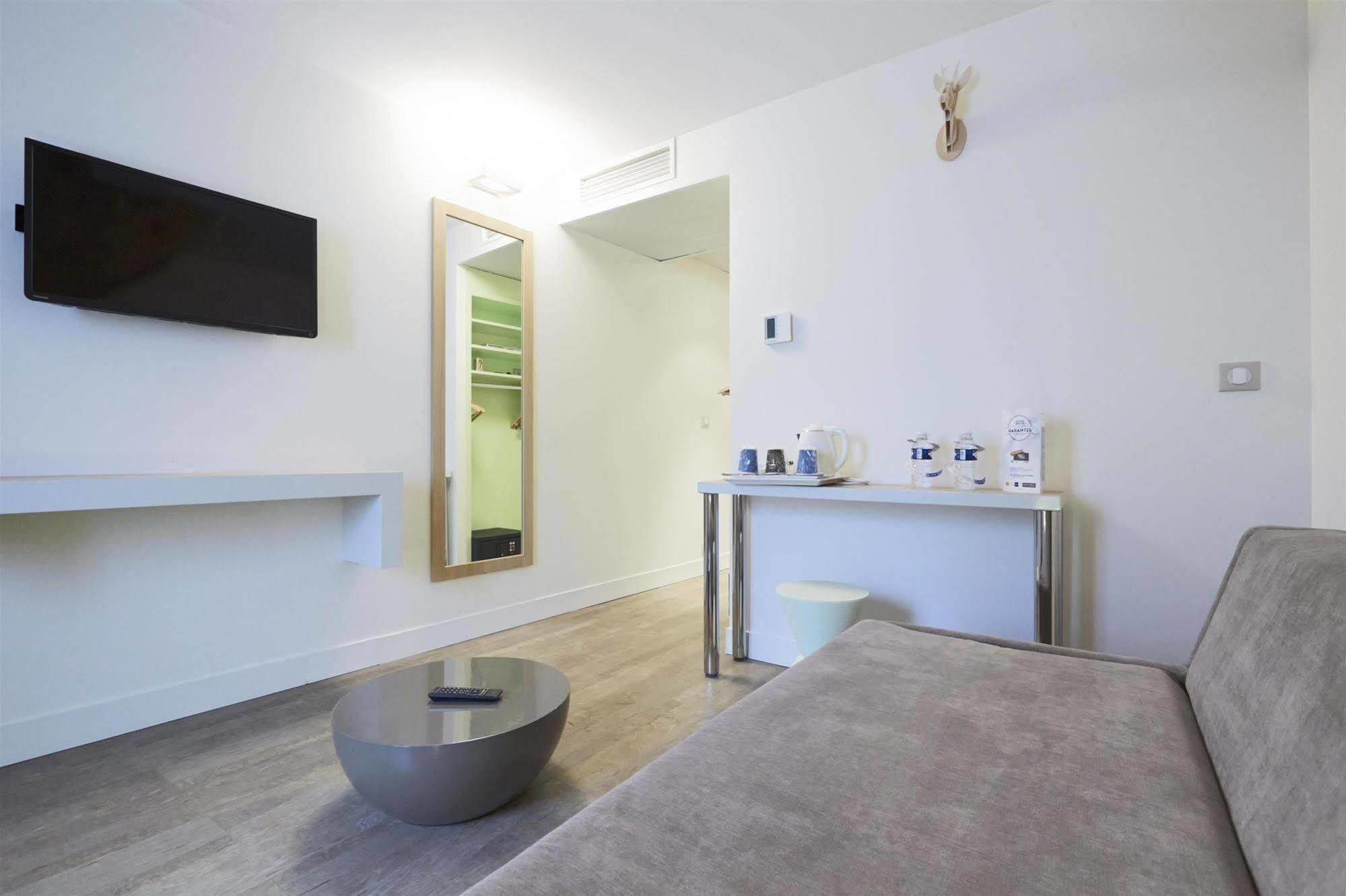 Kyriad 18 - Porte De Clignancourt - Montmartre Hotel Parigi