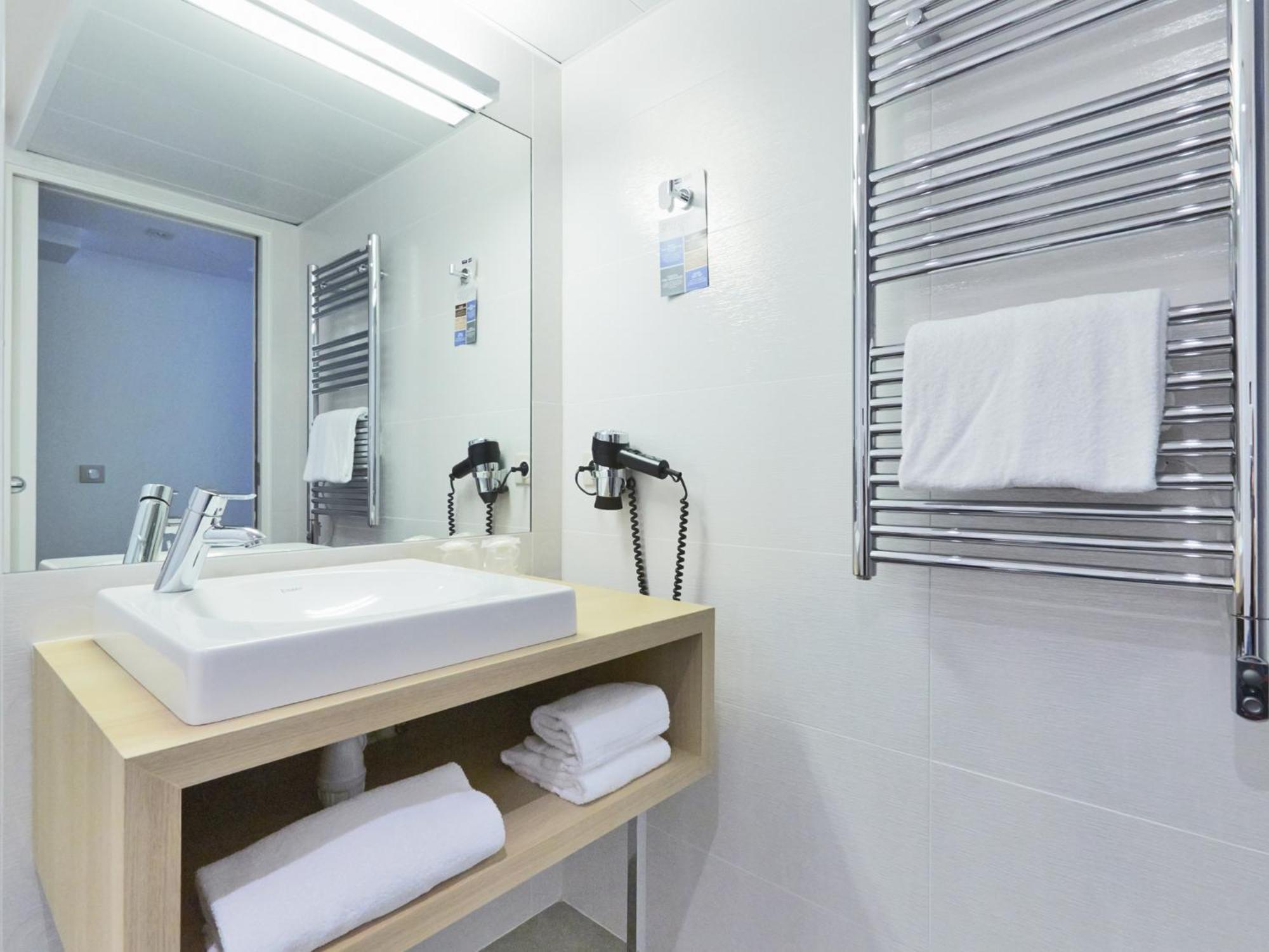 Hotel Kyriad 18 - Porte De Clignancourt - Montmartre Parigi